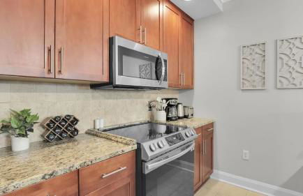 Walkable Historic District Stay 2 Units Sleeps 14 The Juliette by AvantStay - Foto 12