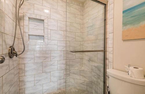 First Floor Condo - Walking distance to beach and pools! - Foto 24