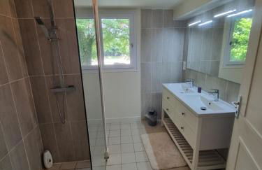 Les Chalets de SAUMUR, Piscine & Parc boisé, 100m du CadreNoir - Foto 48