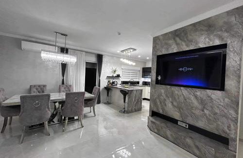 Villa VERONICA with CINEMA PROJECTOR by the HEATED POOL and JACUZZI - Foto 35