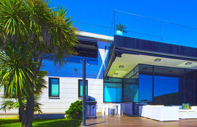 Posh Villa With Pool, Garden & Ocean Views in Sansenxo - Foto 1