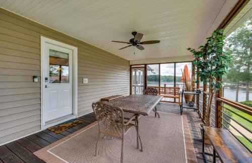 Luxe Lake Sinclair Living Private Dock and Beach! - Foto 28