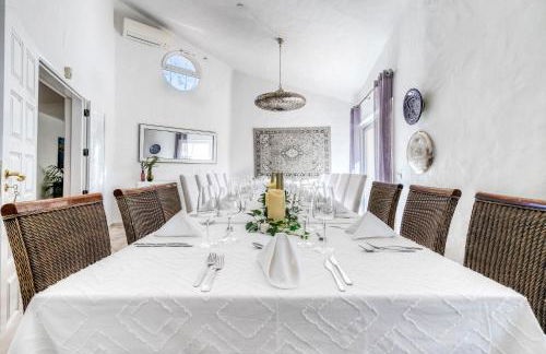 Golfinhos - MAGNIFICENT & SPACIOUS 5 BEDROOM VILLA - Foto 30