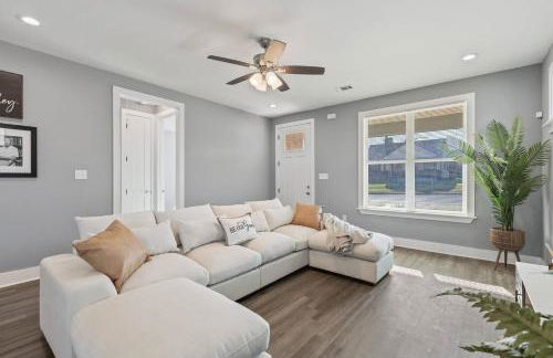 Gated Parking + Fire Pit | Near Zoo + Rhodes - Foto 13