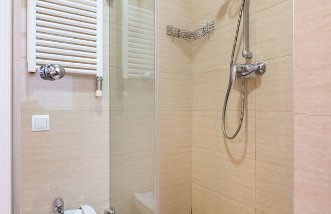 Stunning 4BR Apart in Sagrada Familia - Photo 11