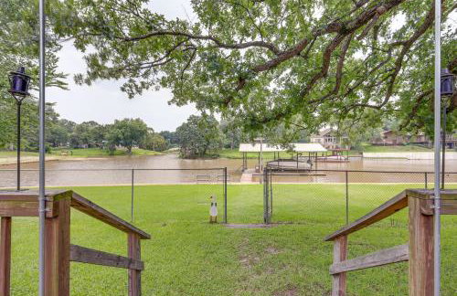 Lakefront Gun Barrel City Home with Dock and Deck - Foto 33