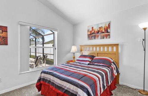 Sunny Getaway with Private Pool, Spa & Fenced Yard - Foto 17