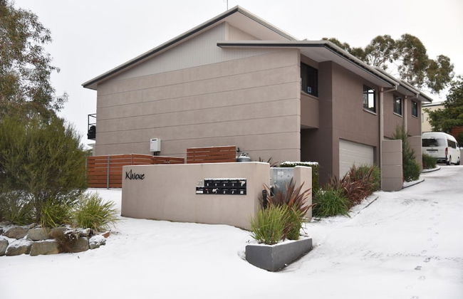 Khione 1 - Modern & spacious with views towards Lake Jindabyne & the mountains beyond - Foto 22