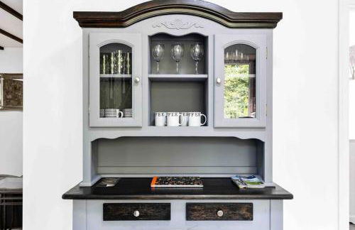 Beautiful renovated former coach house - Photo 26