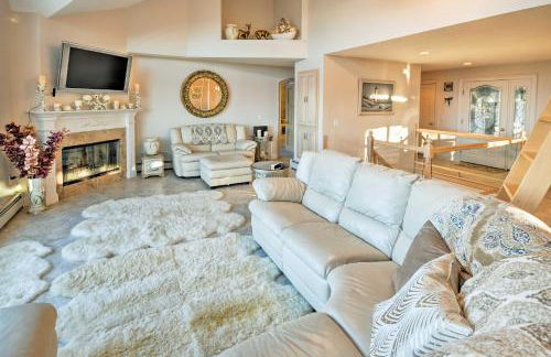 Luxurious Oceanfront Flanders Bay Home with Kayaks! - Foto 9