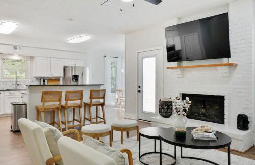 Tropical Pool Oasis - 5 BR Foosbal Cinema - Photo 8