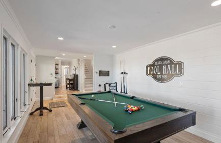 Hidden Oaks Farmhouse by Avantstay Hot Tub, Deck - Foto 10