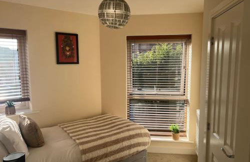 Great Ambience 3-Bedroom for Groups & Contractors - Photo 9