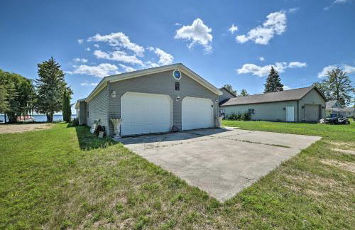 Houghton Lake Family Getaway with Fire Pit! - Foto 34