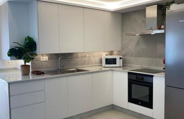 Playa Malagueta Vistas frontal al mar con 2 dormitorios - Photo 8