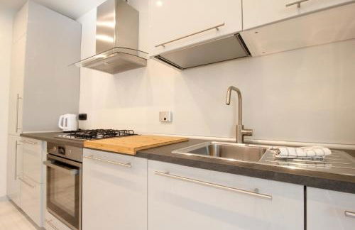 Parrots & Palms - Photo 13