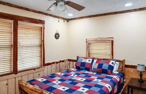 Cozy lakefront cabin with boat house and ramp on T - Foto 9