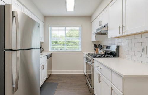 Charming 2BR Hoover Retreat with Easy Parking - Foto 9