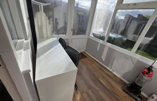 2ndHomeStays- Willenhall-A Serene 3 Bed House with a Garden View-Suitable for Contractors and Families-Sleeps 9 - 7 mins to J10 M6 and 21 mins to Birmingham - Foto 46