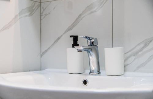 Flexible SelfCheckIns 110 - Zagreb - Private Parking - Loggia - Foto 16