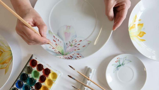 Pintura a mano sobre porcelana