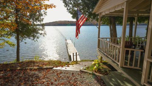 Charming 1-bedroom Waterfront Cottage in Morgan VT - Foto 3