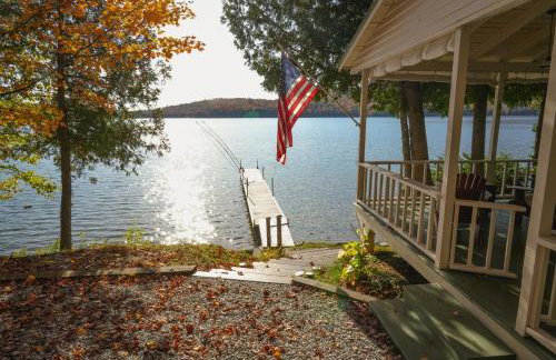 Charming 1-bedroom Waterfront Cottage in Morgan VT - Foto 3