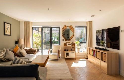 Stylish Family Home with Garden - Foto 1