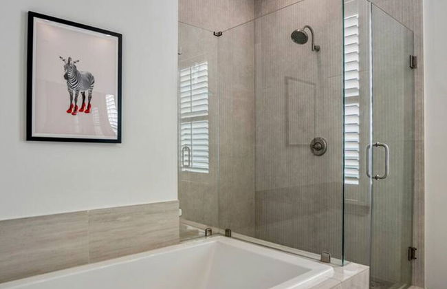 Urban Jungle Retreat in the HTX Skyline - Foto 34