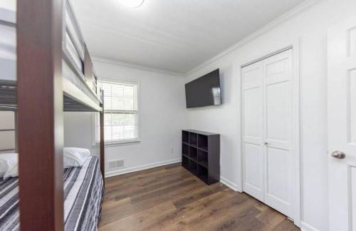 Sleeps 8, Lake Lanier Hidden Gem - Foto 43