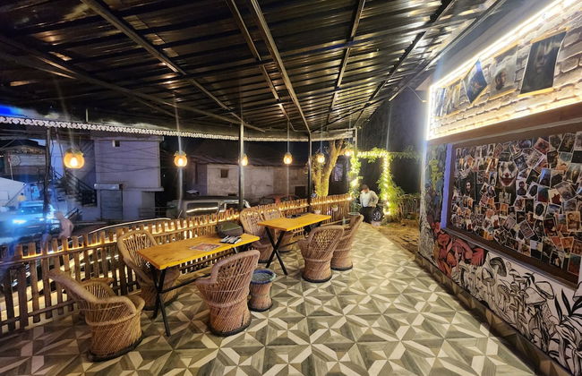 Hollywood Camps and Restaurant Bir - Foto 15