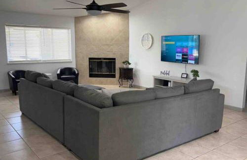 Spacious Getaway! Pool, Spa, Sleeps 9 - Foto 11