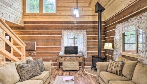 Cozy Homestead Cabin at Base of Columbia Mountain! - Foto 3