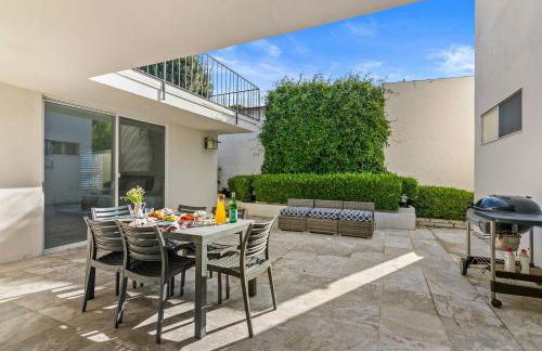 Sea Serenity Coastline Views and Pool - Photo 15