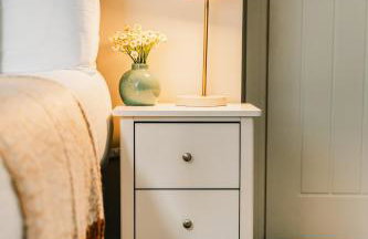 Modern Central 2 Bed Apartment with Parking - Photo 38