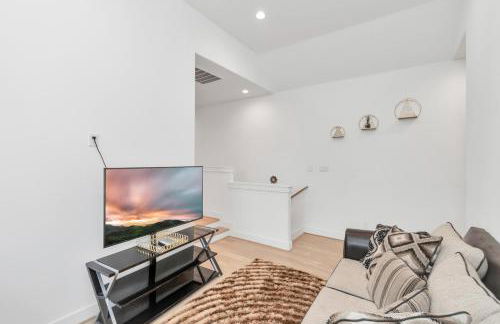 Tranquil Downtown Escape with Backyard - Photo 63