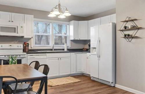 Pet Friendly Large Fenced Backyard Covered Patio - Foto 18