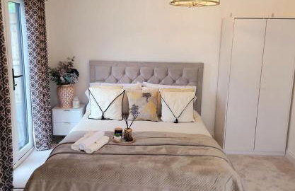 1-Bed Studio with Parking Ideal for Couples - Foto 25