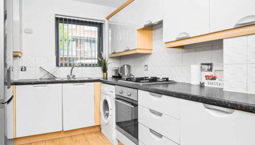 Three Bed House - Parking - Garden - Fast Wi-Fi 19LL - Foto 5, dishwasher