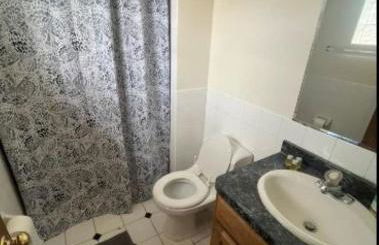 3BR-2BA Deluxe Apartment with Fireplace and Balcony - Foto 14