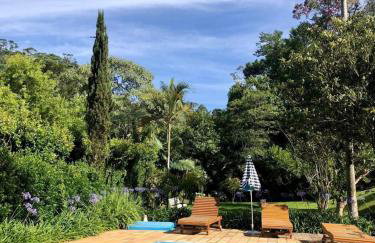 Lindo e aconchegante chalé com piscina, lareira e churrasqueira - Foto 39