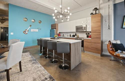 Spacious 1BR loft with flexible group sleeping - Foto 16