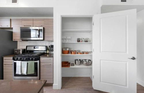 Spectacular Central City 2BD2BA - Foto 13