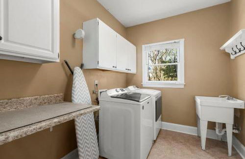 The Greensboro Manor HotTub FirePit Basketball 15 Min To Sedgefield CC - Photo 62