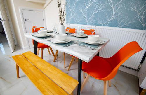 Luxury 5BDR with City Access, Free Parking and Wi-Fi - Photo 43