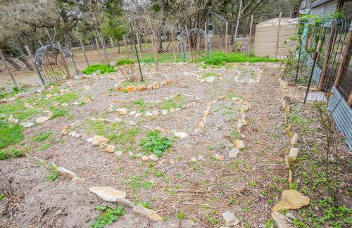 Serene Hill Country Home w/ Romantic Garden Escape - Foto 75