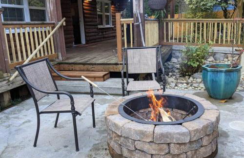 Little Bear's Bungalow; Log Cabin w/Mountain views - Foto 5