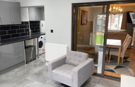 Cosy 4 bedroom holiday let Stevenage 22mins from London on the train - Foto 30