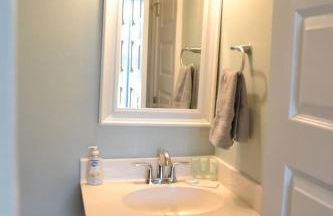 3BR Waterfront Home Fishing Boating Views - Foto 8