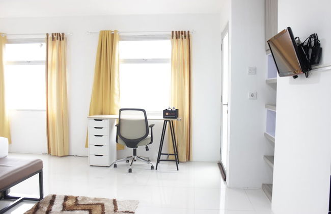 Spacious And Modern Studio Room Apartment At Grand Asia Afrika - Foto 4